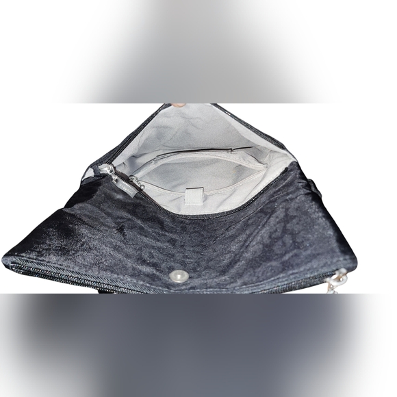 Baggallini Flip Zip Crossbody Black Cheetah Emboss - Picture 10 of 11